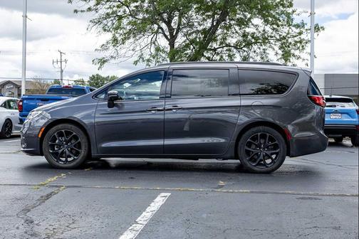 Granite Crystal Metallic Clearcoat 2021 Chrysler Pacifica Touring L