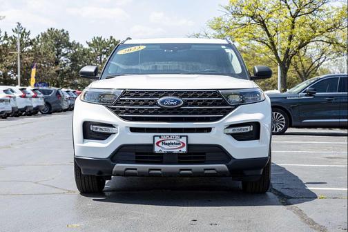 Star White Metallic Tri-Coat 2022 Ford Explorer XLT