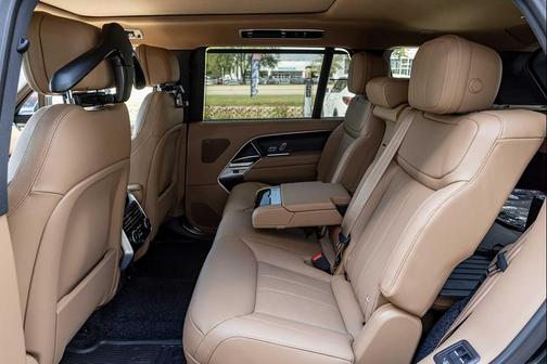 2025 Land Rover Range Rover P530 SE 7 Seat