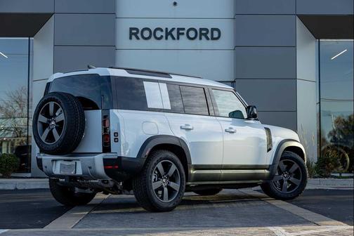2025 Land Rover Defender 110 P400 S