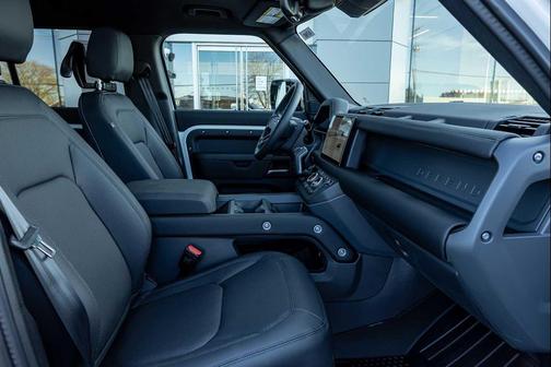 2025 Land Rover Defender 110 P400 S