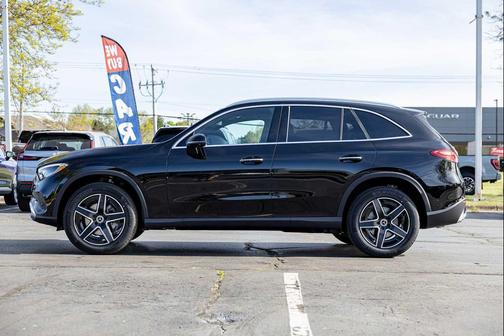BLACK 2026 Mercedes-Benz GLC 300 4MATIC