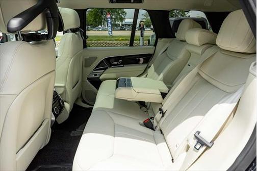 2025 Land Rover Range Rover P530 SE