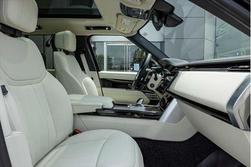 2025 Land Rover Range Rover P530 SE