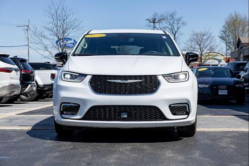 Bright White Clearcoat 2024 Chrysler Pacifica Touring L