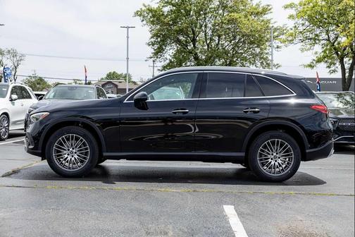 BLACK 2026 Mercedes-Benz GLC 300 4MATIC