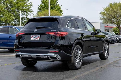 BLACK 2026 Mercedes-Benz GLC 300 4MATIC