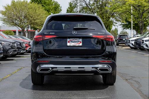 BLACK 2026 Mercedes-Benz GLC 300 4MATIC