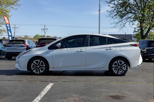 Blizzard Pearl 2016 Toyota Prius Four Touring