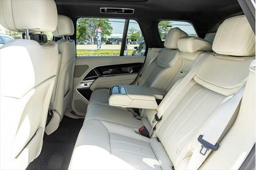 2025 Land Rover Range Rover P550e SE