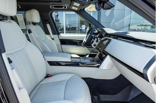 2025 Land Rover Range Rover P550e SE