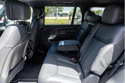 2025 Land Rover Range Rover P530 SE 7 Seat