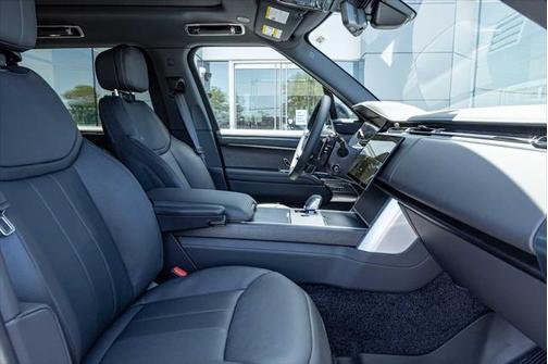 2025 Land Rover Range Rover P530 SE 7 Seat