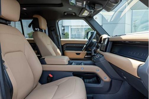 2025 Land Rover Defender 110 P500 X-Dynamic SE