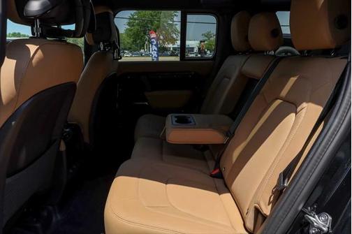 2025 Land Rover Defender 110 P500 X-Dynamic SE