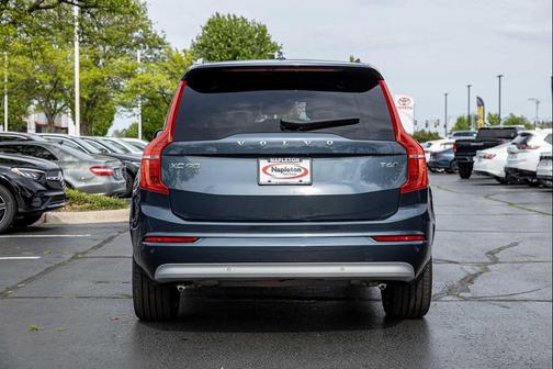 GRAY 2022 Volvo XC90 T6 Momentum