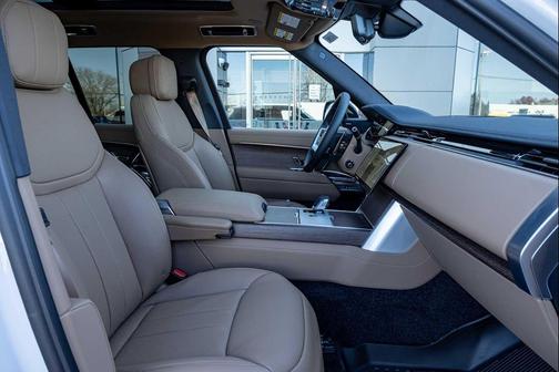 2025 Land Rover Range Rover P400 SE
