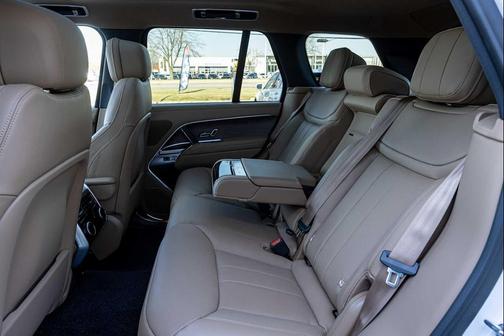 2025 Land Rover Range Rover P400 SE