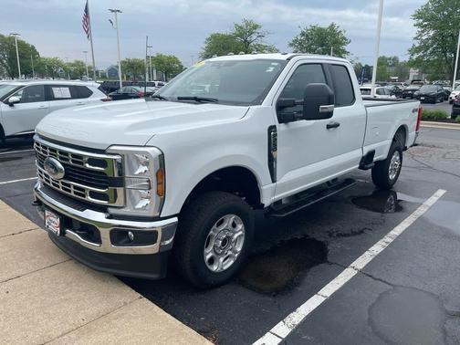 Oxford White 2025 Ford F-250 XLT