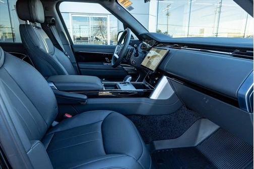 2025 Land Rover Range Rover P550e SE