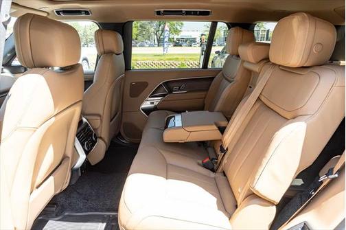 2025 Land Rover Range Rover P400 SE 7 Seat