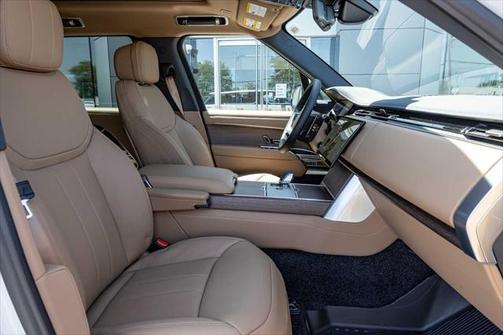 2025 Land Rover Range Rover P400 SE 7 Seat
