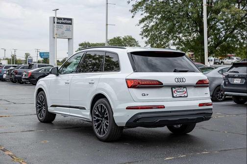 2022 Audi Q7 55 Premium Plus