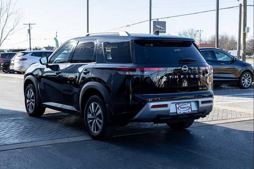 2023 Nissan Pathfinder SL 4WD