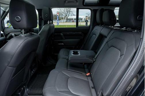 2025 Land Rover Defender 110 P300