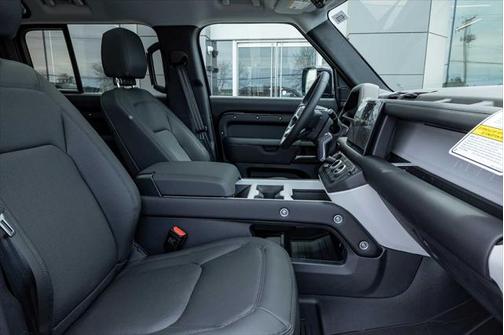2025 Land Rover Defender 110 P300