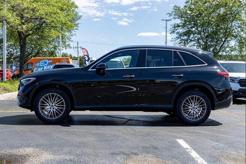 BLACK 2026 Mercedes-Benz GLC 300 4MATIC