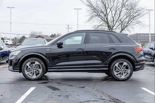 2025 Audi Q3 Premium 45 TFSI S line quattro Tiptronic