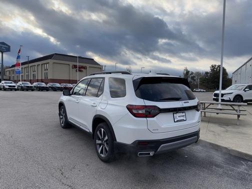 2025 Honda Pilot Touring 8-Passenger