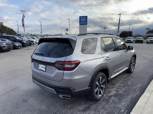 2025 Honda Pilot Touring 8-Passenger