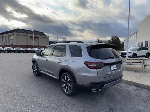 2025 Honda Pilot Touring 8-Passenger