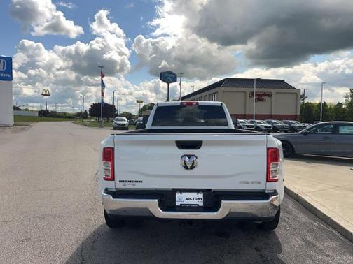 2024 RAM 3500 Big Horn Crew Cab 4x4 8' Box