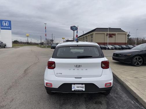 2023 Hyundai VENUE SE
