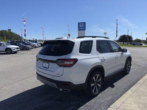 Platinum White Pearl 2024 Honda Pilot Touring 8-Passenger
