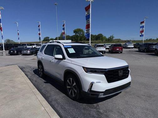Platinum White Pearl 2024 Honda Pilot Touring 8-Passenger