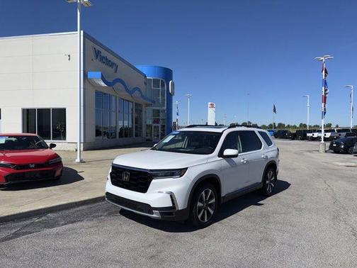 Platinum White Pearl 2024 Honda Pilot Touring 8-Passenger