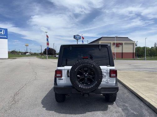 Bright White Clearcoat 2022 Jeep Wrangler Willys