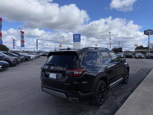 2025 Honda Pilot Touring 8-Passenger