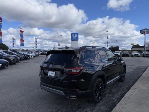 2025 Honda Pilot Touring 8-Passenger