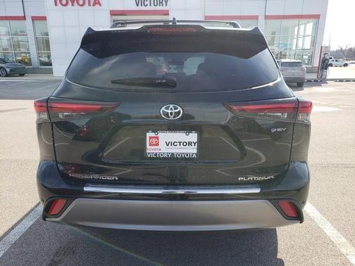 2026 Toyota Highlander Hybrid Platinum