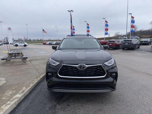 2026 Toyota Highlander Hybrid Platinum