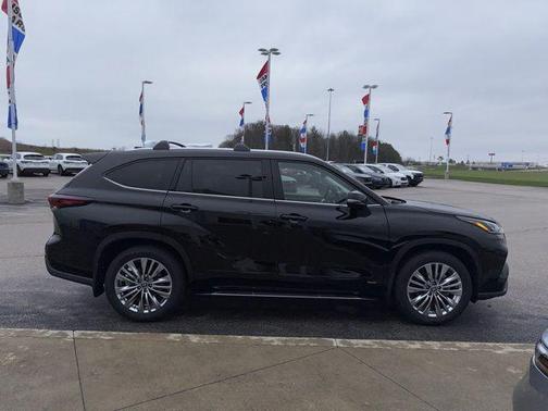 2026 Toyota Highlander Hybrid Platinum