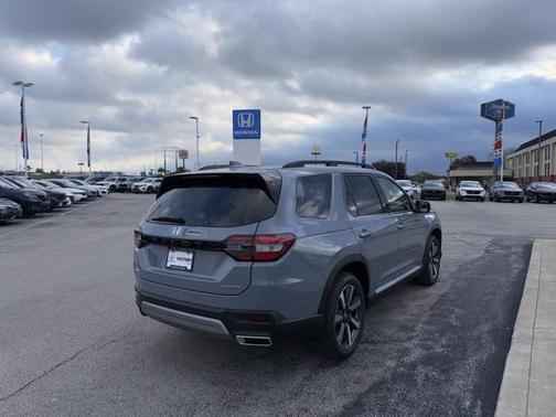 2025 Honda Pilot Touring 8-Passenger