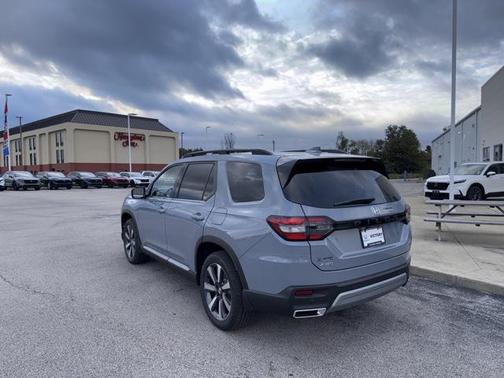 2025 Honda Pilot Touring 8-Passenger