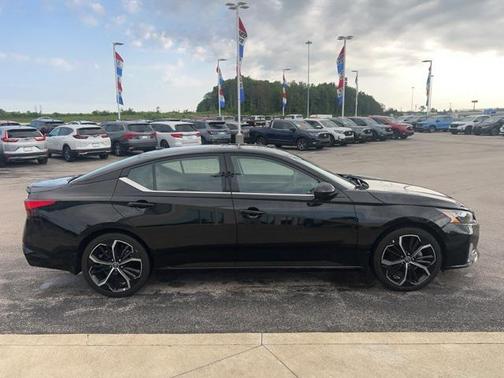 2023 Nissan Altima SR FWD