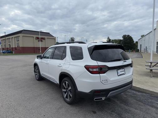 2025 Honda Pilot Touring 8-Passenger